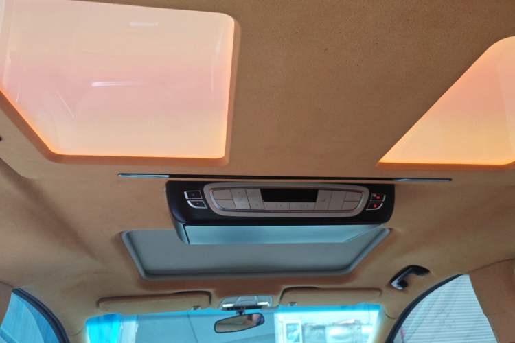 Used Buick GL8 2023 ES Lu Zun Comfort Model Headliner