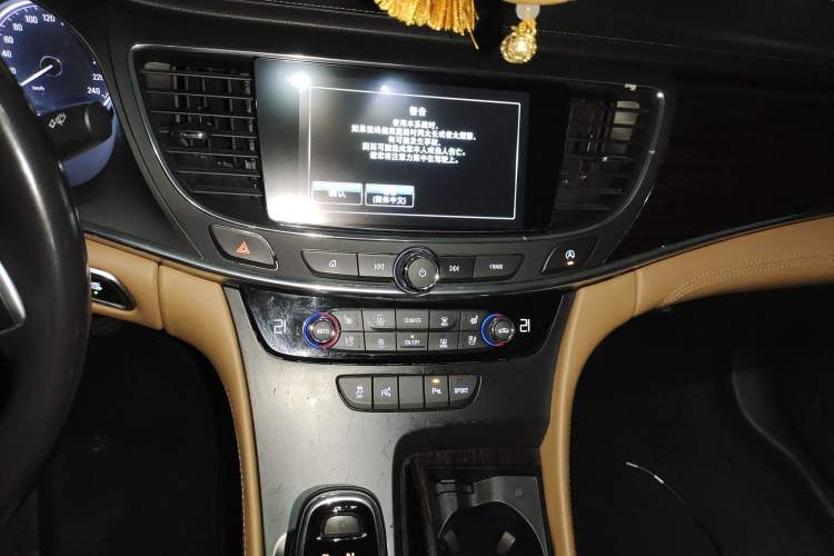 Used Buick LaCrosse 2016 28T Premium Edition
