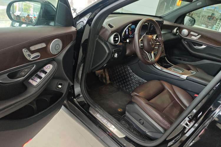 Used Mercedes-Benz GLC 2020 Facelift GLC 260 L 4MATIC Luxury Edition
