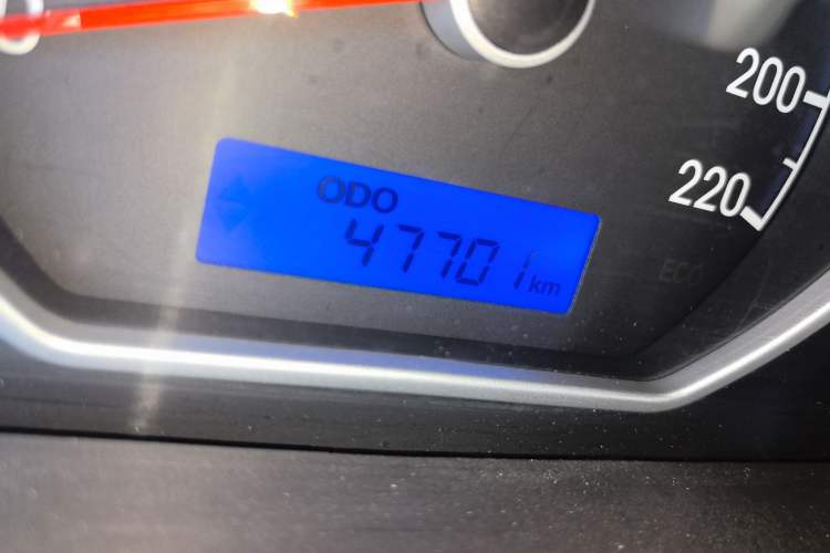 Used Hyundai Celesta 2015 1.6L Manual Comfort Model Odometer Close Up