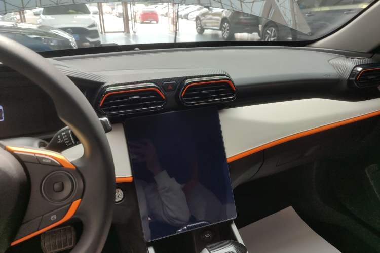 Used Dongfeng Aeolus Yixuan 2023 Mach Edition 1.5L Automatic Chasing Wind Version Audio And AC Panel