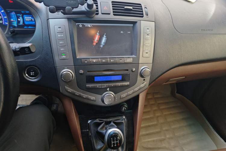 Used BYD S6 2014 2.0L Manual Luxury 5-Seater
