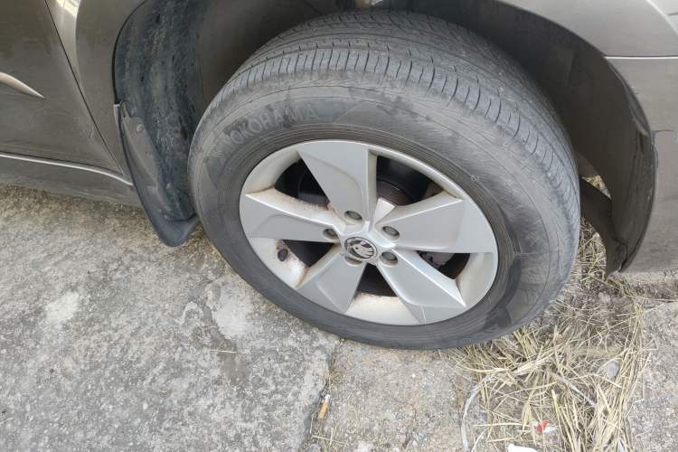 Used Skoda Yeti 2014 1.4TSI DSG Vibrant Edition Right Front Wheel Hub