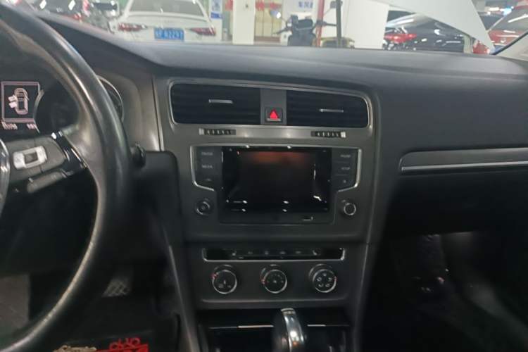 Used Volkswagen Golf 2016 230TSI Automatic Luxury Version

