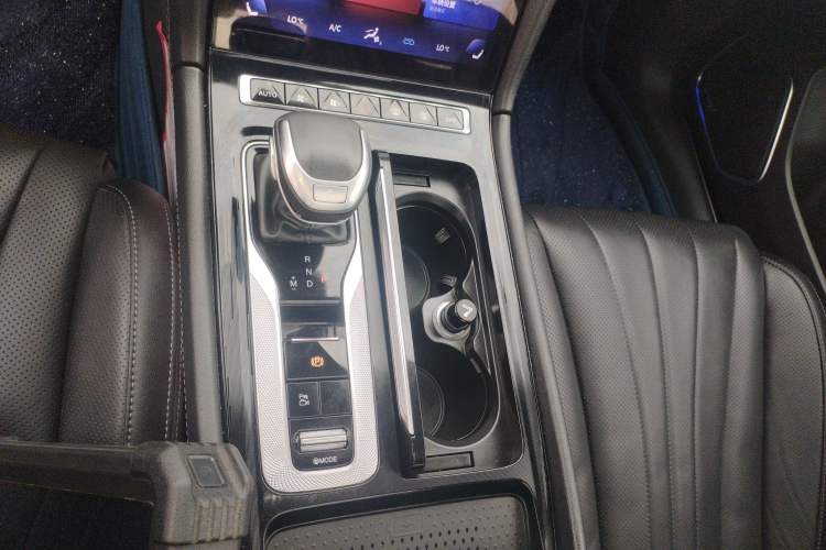 Used Hongqi H5 2023 2.0T Automatic Smart Connect Flagship Edition Gear Lever