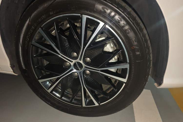 Used Roewe iMAX8 2023 400TGI Comfort Edition Right Front Wheel Hub