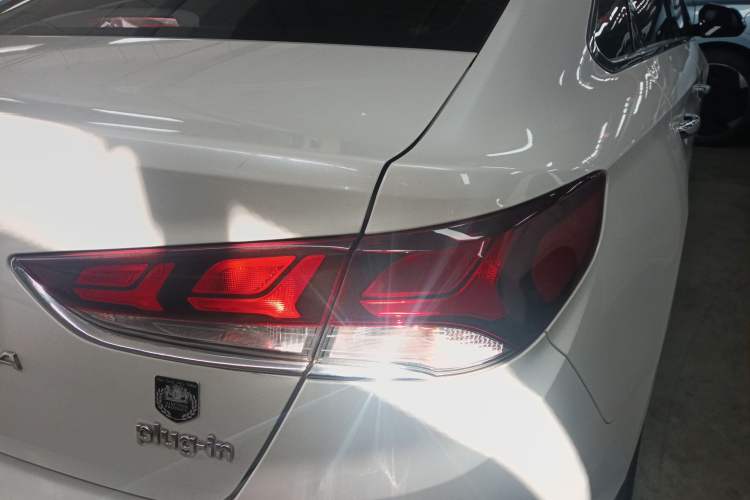 Used Hyundai Sonata Plug-in Hybrid 2018 2.0 PHS Smart Connect Version China VI Standard Right Rear Taillight