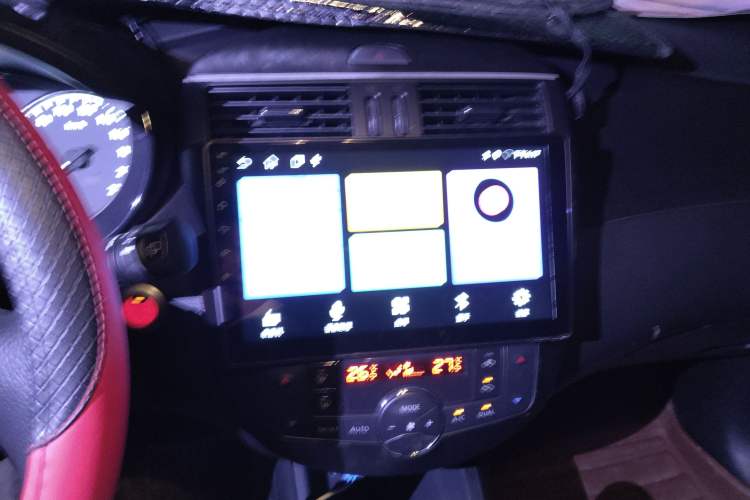 Used Nissan Tiida 2014 1.6L CVT Smart Model
