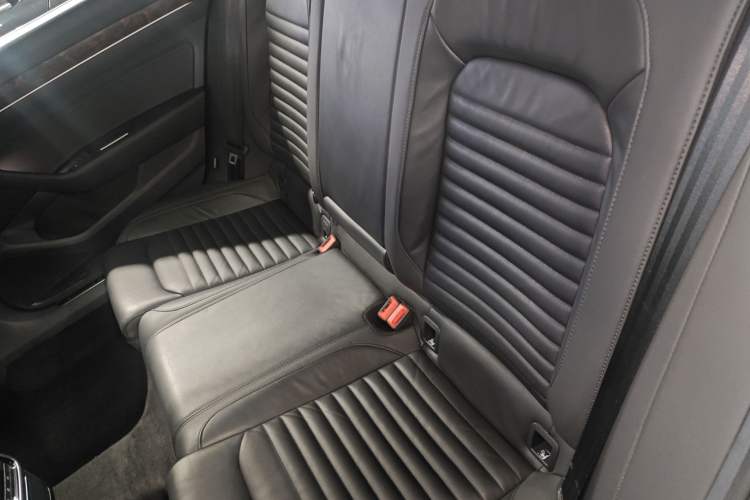 Used Volkswagen Magotan 2019 330TSI DSG Luxury Model China V Standard Left Rear Seat