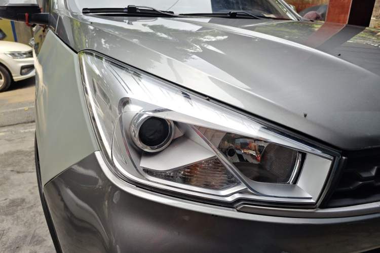 Used Wuling Hongguang S3 2018 1.5L Manual Comfort Model China V Standard Right Front Headlight