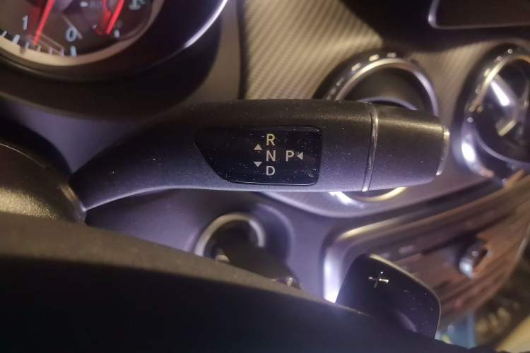 Used Mercedes-Benz GLA 2015 GLA 200 Fashion Model Gear Lever