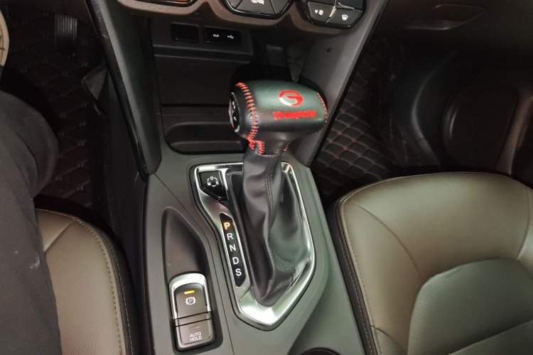 Used GAC Trumpchi GS4 2017 235T Automatic Two-Wheel Drive Luxury Smart Connectivity Version Gear Lever