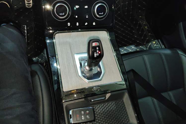 Used Land Rover Range Rover Evoque 2021 Range Rover Velar L 249PS R-Dynamic First Edition