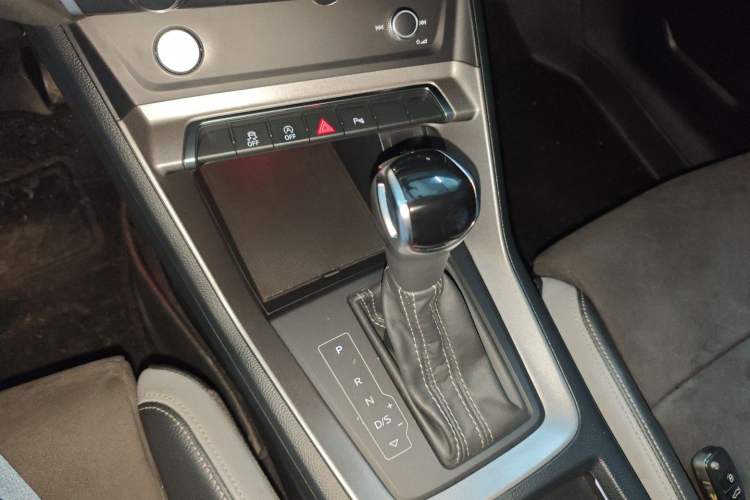 Used Audi Q3 2019 40 TFSI Fashion Dynamic Model Gear Lever