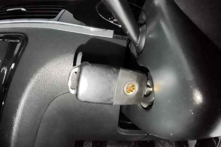 Used Volkswagen Bora 2015 Value Edition 1.6L Automatic Comfort Version
