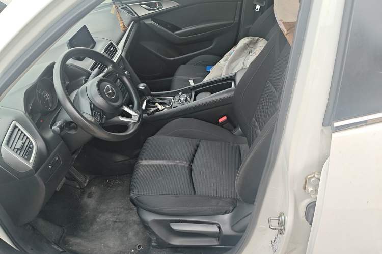 Used Mazda 3 Axela 2017 Sedan 1.5L Automatic Luxury Model Emission Standard China V
