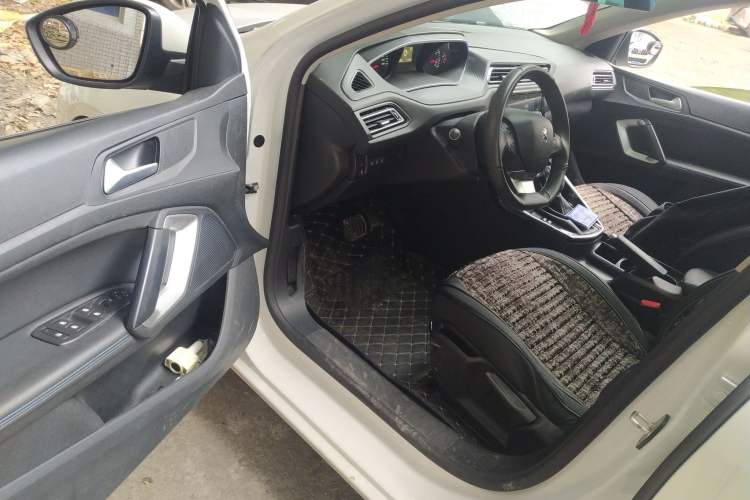 Used Peugeot 308 2018 1.6L Automatic Luxury Edition Interior 3