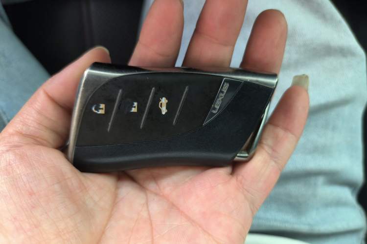 Used Lexus LS 2018 500h Executive Edition China VI Vehicle Key