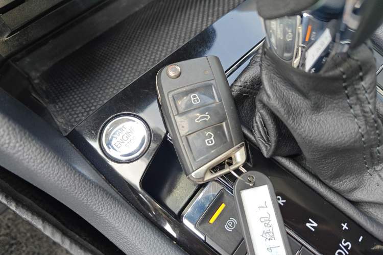 Used Volkswagen Tiguan L 2019 330TSI Automatic Two-Wheel Drive Smart Luxury Version China V Emission Standard