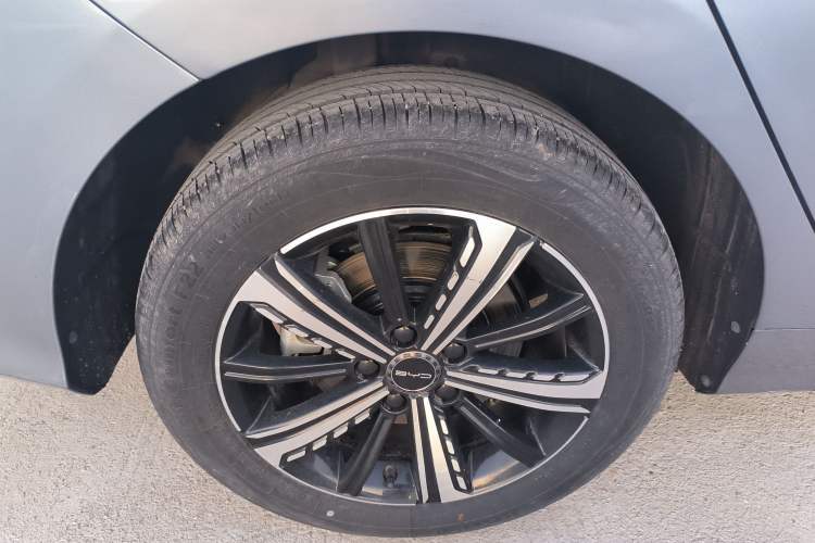 Used BYD Destroyer 05 2024 Honor Edition DM-i 120KM Luxury Model Right Rear Wheel Hub