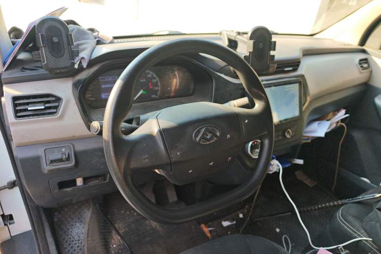 Used SAIC MAXUS EV30 2022 Pure-Electric Smart Logistics Expert with Long Wheelbase Guoxuan