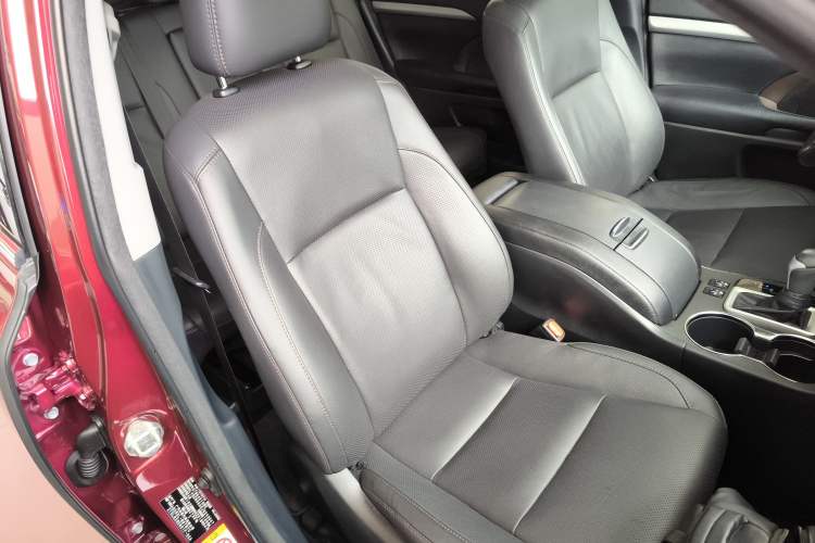 Used Toyota Highlander 2018 2.0T Four-Wheel Drive Luxury Edition 7 Seats China V Emission Standard
