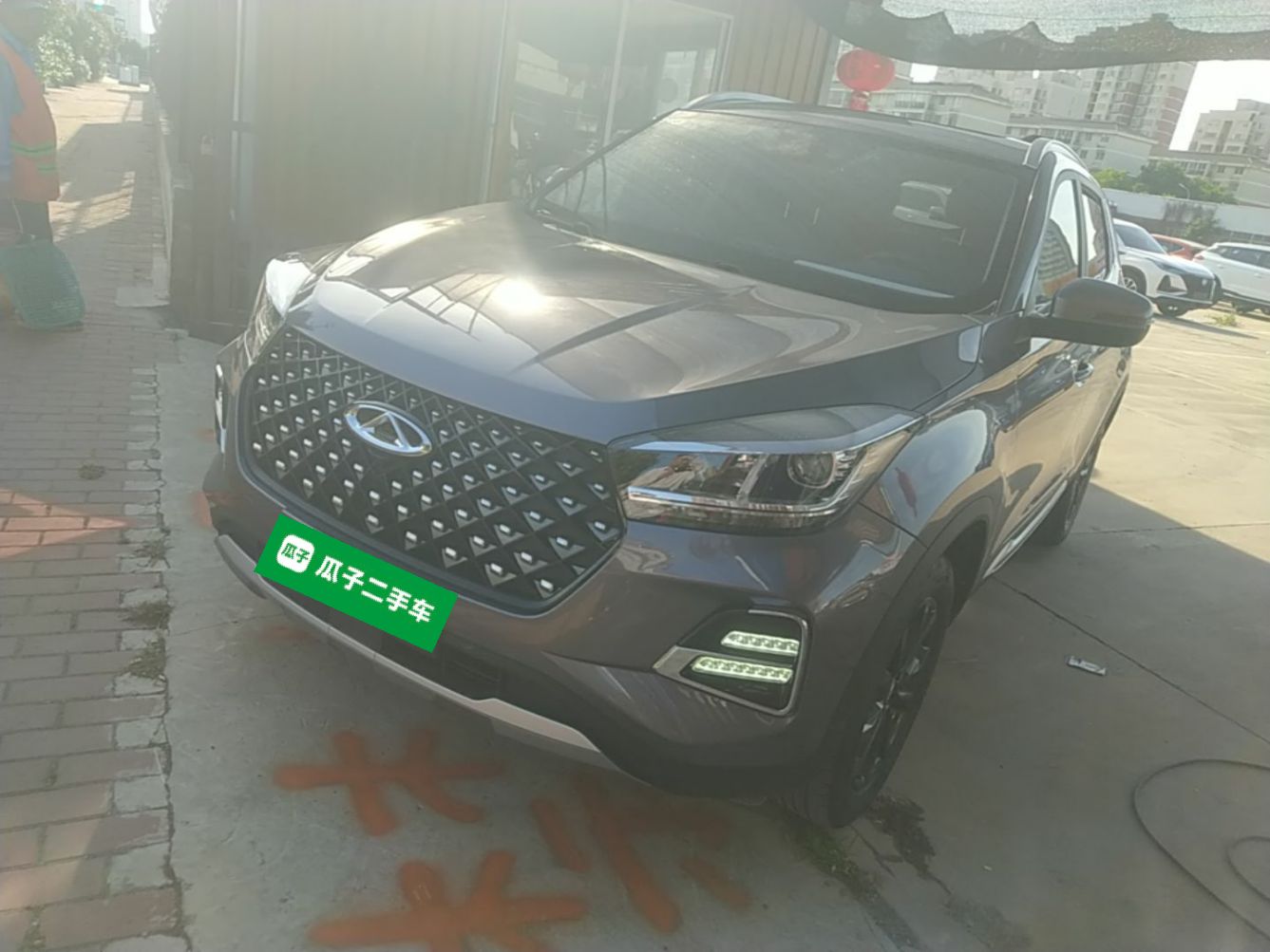 Под передней частью автомобиля