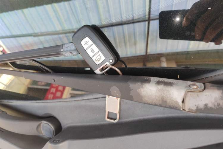 Used Kia K2 2012 Hatchback 1.6L AT Premium Commemorative Edition
