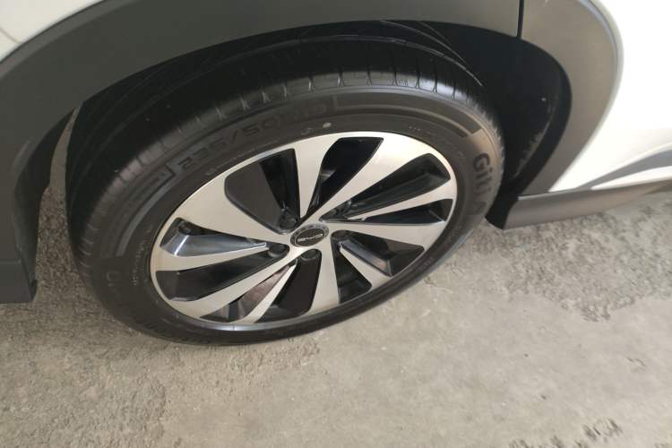 Used BYD Song PLUS New Energy 2024 HONOR Edition DM-i 110km Flagship PLUS Right Rear Wheel Hub