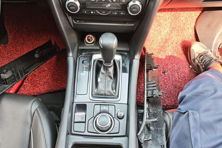 Used Mazda Mazda 3 Axela 2017 Sedan 1.5L Automatic Luxury Model China VI Standard