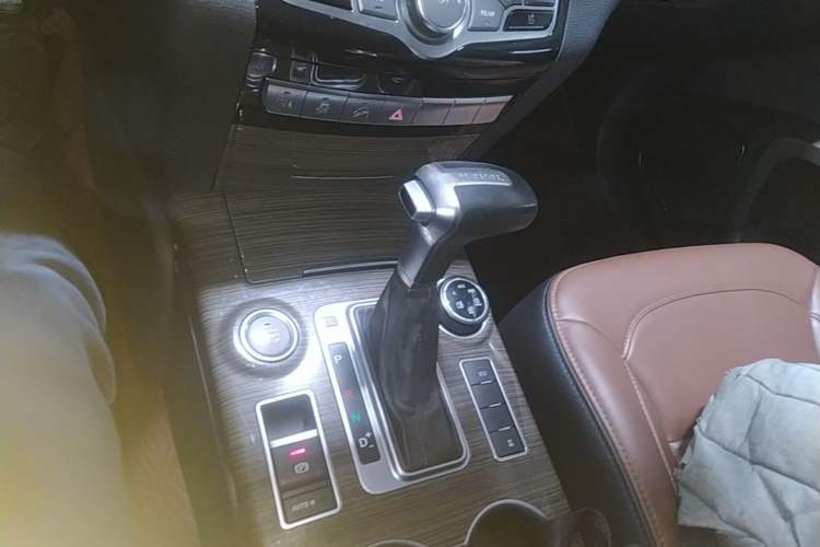 Used Haval H9 2016 2.0T Four-Wheel Drive Luxury Version 5 Seats
