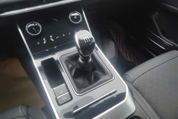 Used Chery Tiggo 8 2022 1.5 TCI Manual Special Edition 5 Seats Gear Lever