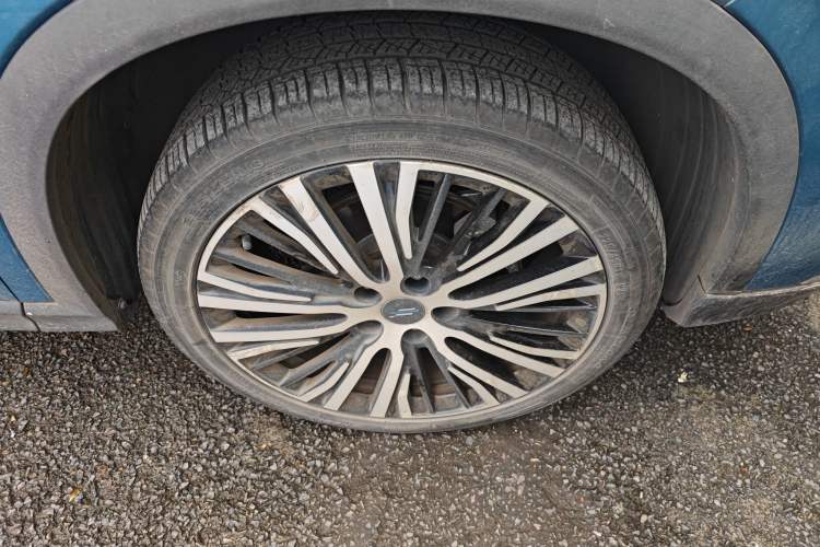 Used CHANGAN OSHAN X5 2021 1.5T DCT Flagship Edition Right Front Wheel Hub