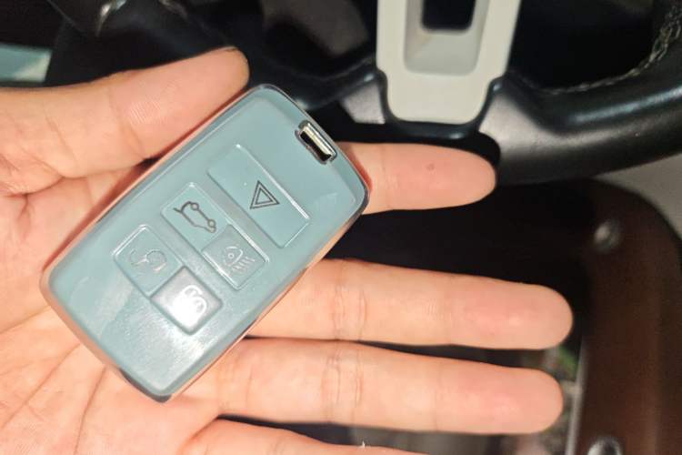 Used Land Rover Defender 2022 110 P400 Dark Edition Vehicle Key