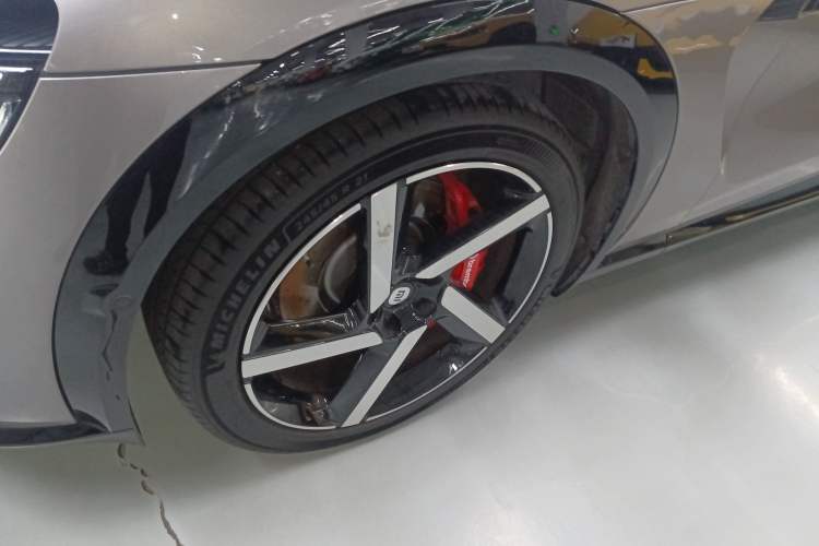 Used Xiaomi Auto YU7 2025 Ultra-Long Range High-Performance All-Wheel-Drive Max Edition