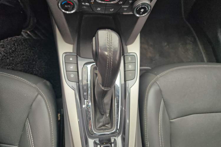 Used Chevrolet Malibu 2018 530T Automatic Fashion Edition Gear Lever