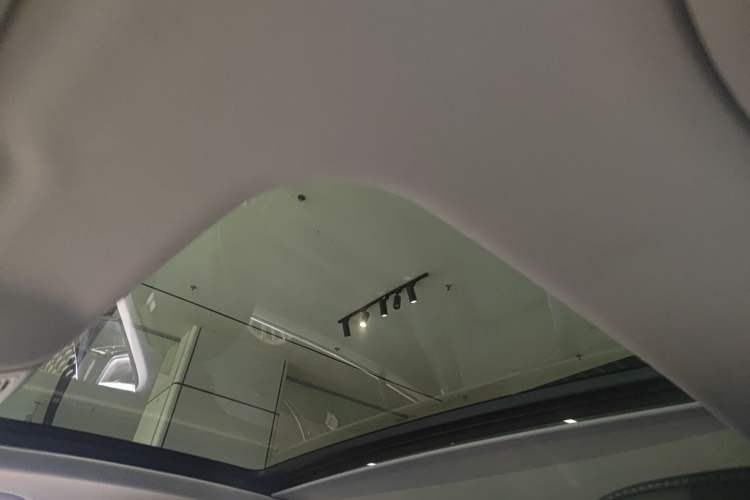 Used Volkswagen Magotan 2023 2 Million Units Limited-Edition 280TSI DSG Comfort Version Headliner