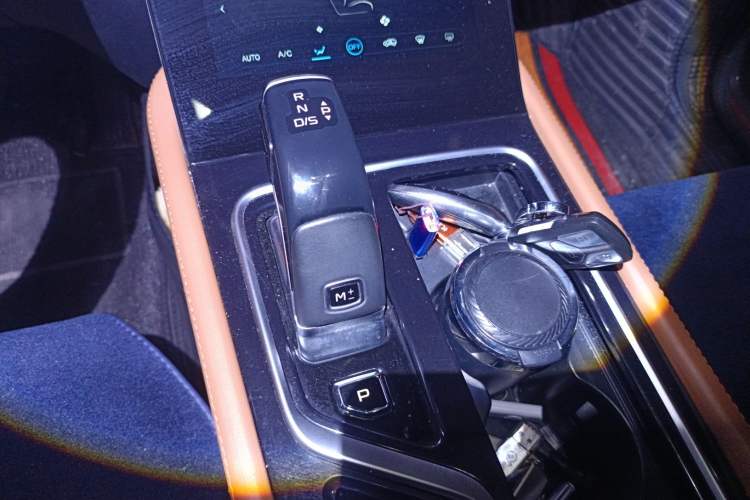 Used Bestune T99 2022 20TD Automatic Sport Premium Edition Gear Lever