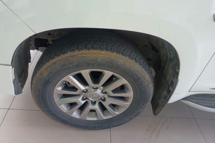 Used Toyota Prado 2019 3.5L Automatic TX-L Deluxe Edition with Rear-Mounted Spare Tire Left Front Wheel Hub