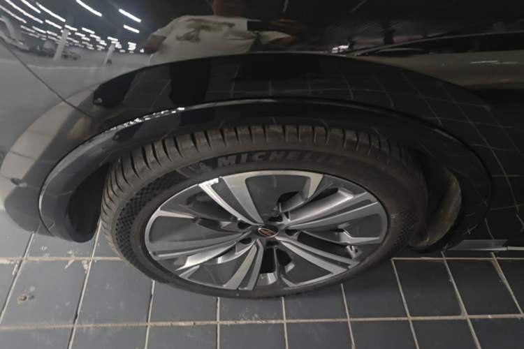 Used Hongqi E-HS9 2022 660 km Range Flagway Edition Six Seats
