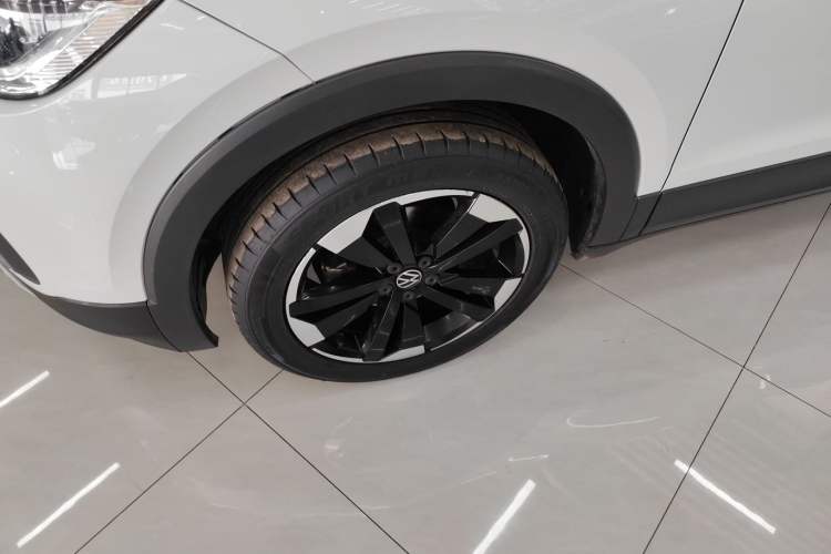 Used Volkswagen Tacqua 2023 200TSI DSG Joy-Connect Edition Left Front Wheel Hub