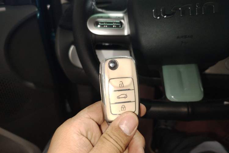 Used CHANGAN NEVO Lumin 2022 301km Honey-Sweet Version
