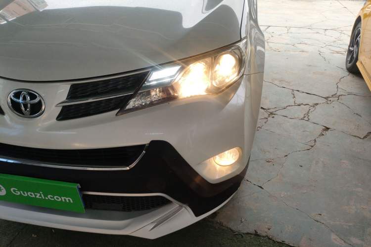 Used Toyota RAV4 2015 2.0L CVT Two-Wheel Drive Fashion Edition