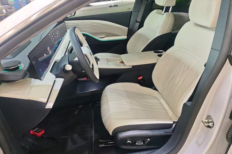 Used Geely Galaxy E8 2024 665 km Range Rear-Drive Starship Long-Range Version Left Front Seat