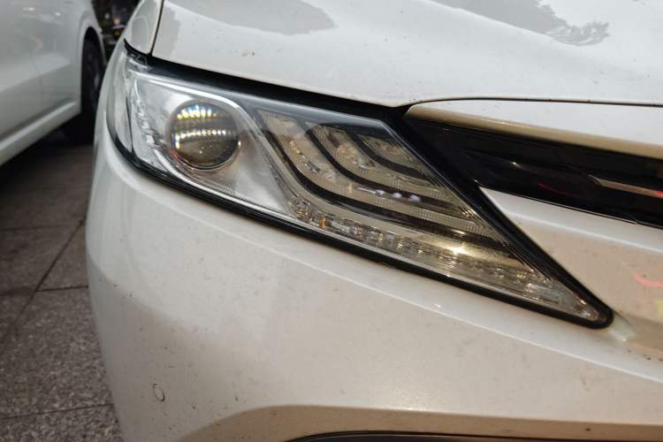 Used Toyota Camry 2018 2.5G Luxury Edition Right Front Headlight