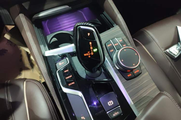 Used BMW 5 Series 2019 Updated 530Li xDrive Luxury Package Gear Lever