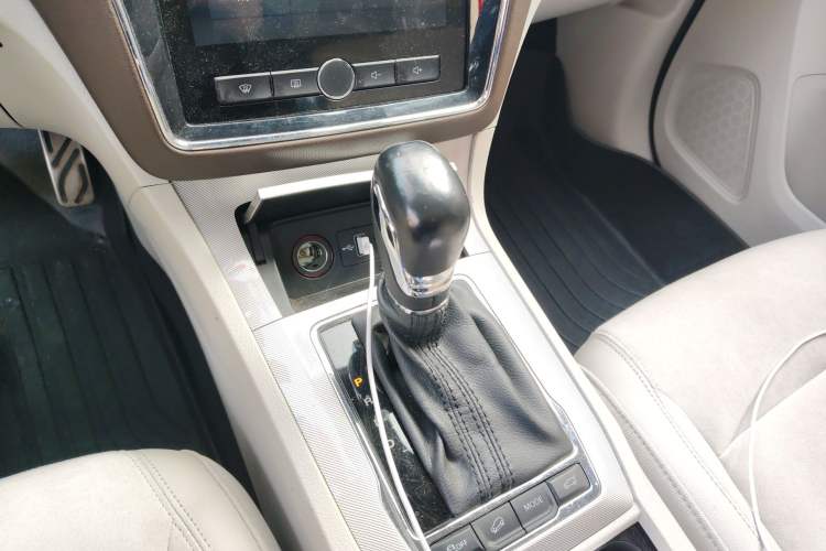 Used Roewe RX5 New Energy 2017 eRX5 50T Hybrid Connected Prestige Flagship Edition
