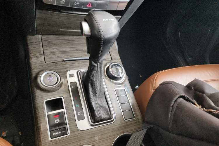 Used Haval H9 2015 2.0T Four-Wheel Drive Luxury 7-Seater Gear Lever