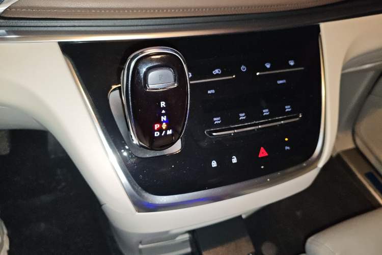 Used Buick GL8 2023 Land Executive Class Comfort Model
