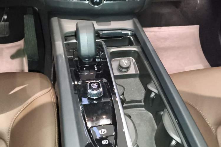 Used Volvo XC60 2023 B5 4x4 Smart Luxury Edition
